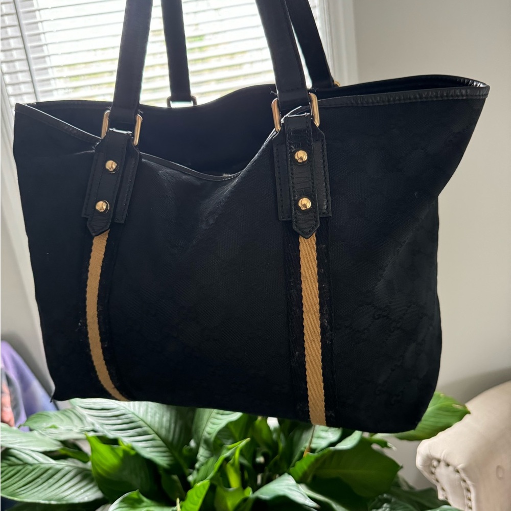 Gucci shoulder tote bag with charms 💯 authentic